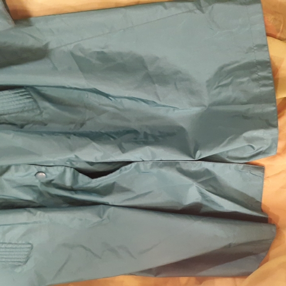 Coat - Picture 4 of 10